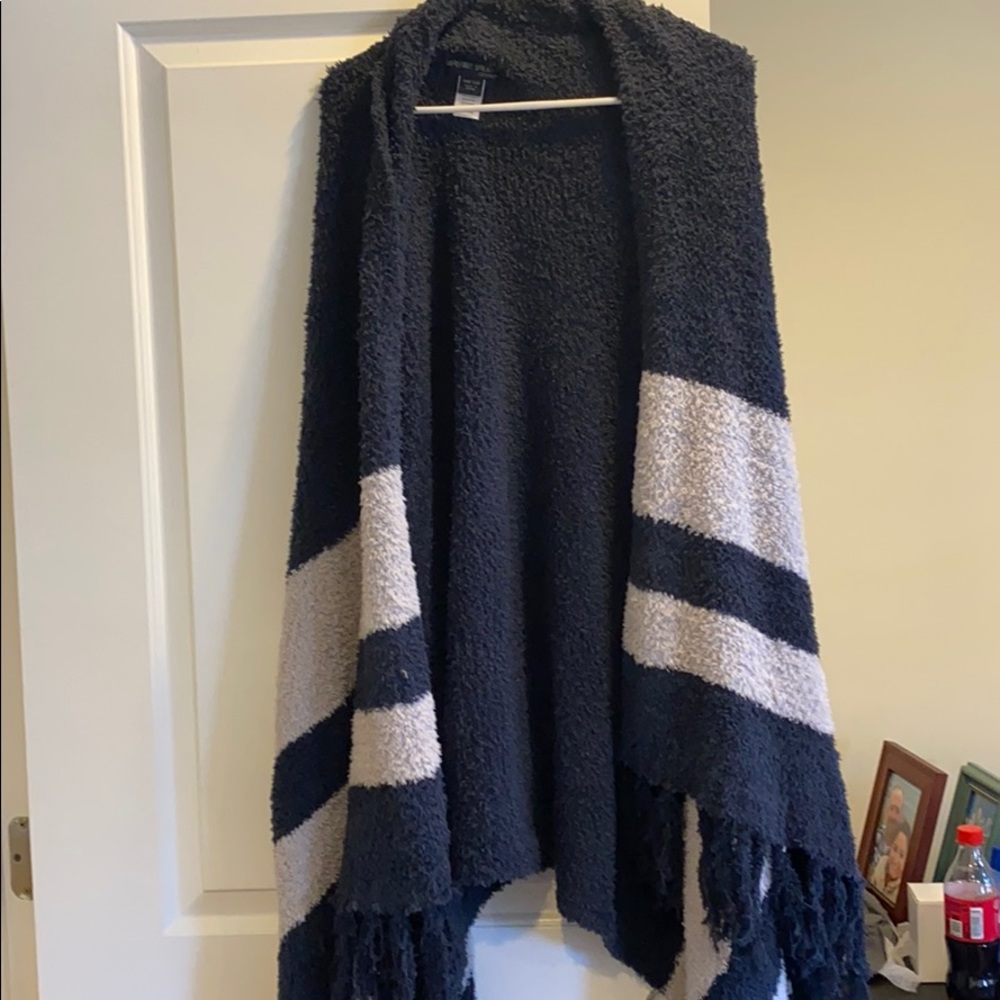 Barefoot dreams Malibu wrap